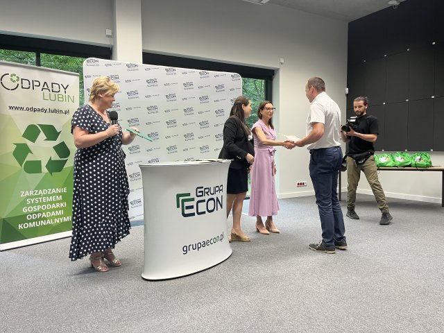 2700 kg elektroodpadów zebrane przez dzieci z Lubina! Wielki finał ekologicznej akcji zakończony nagrodami i słodką niespodzianką  - 3