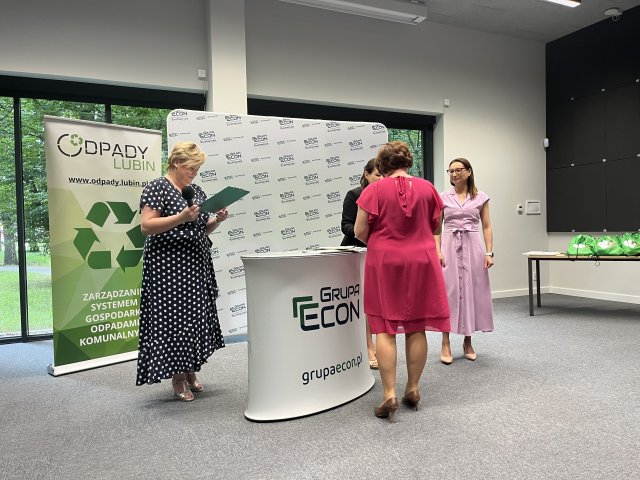 2700 kg elektroodpadów zebrane przez dzieci z Lubina! Wielki finał ekologicznej akcji zakończony nagrodami i słodką niespodzianką  - 4