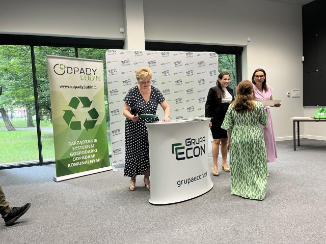 2700 kg elektroodpadów zebrane przez dzieci z Lubina! Wielki finał ekologicznej akcji zakończony nagrodami i słodką niespodzianką  - 5