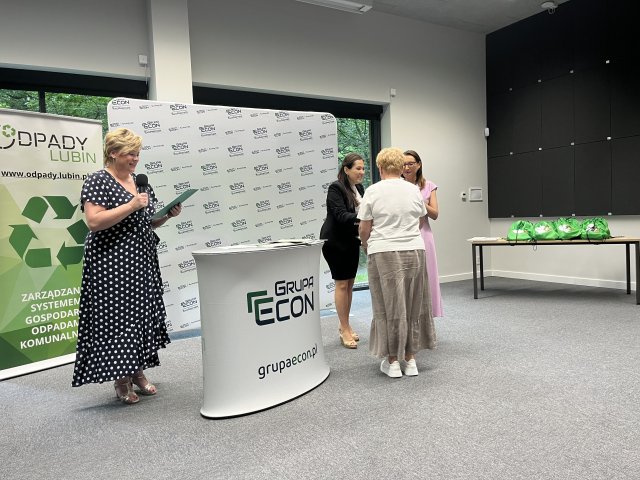 2700 kg elektroodpadów zebrane przez dzieci z Lubina! Wielki finał ekologicznej akcji zakończony nagrodami i słodką niespodzianką  - 7