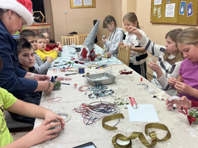  Świąteczne ozdoby z elektroodpadów – kreatywnie i ekologicznie! - 1