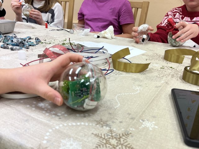  Świąteczne ozdoby z elektroodpadów – kreatywnie i ekologicznie! - 2